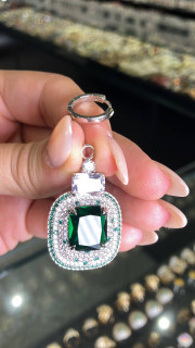 گوشواره مجلسی کلمبیایی زمرد ژوپینگ اصل
